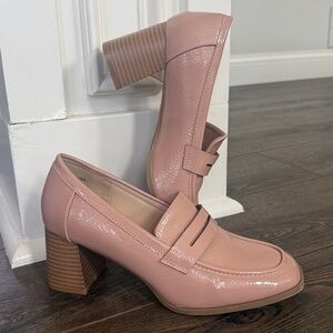 Journee Collection Like New Women's Pale Pink Patent Block Heel Loafer 9